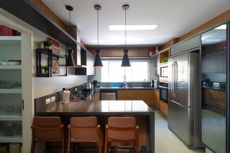 Casa para alugar com 618m², 4 quartos e 4 vagas Casa para alugar com 618m², 4 quartos e 4 vagasCozinha