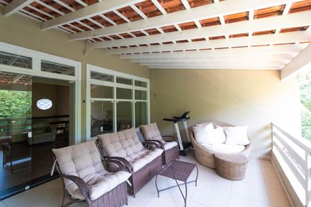 Casa para alugar com 618m², 4 quartos e 4 vagas Casa para alugar com 618m², 4 quartos e 4 vagasSacada da Sala de Estar