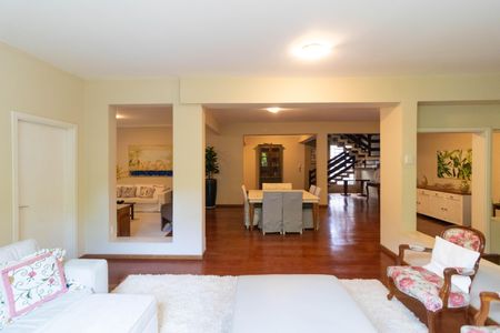 Casa para alugar com 618m², 4 quartos e 4 vagas Casa para alugar com 618m², 4 quartos e 4 vagasSala 2