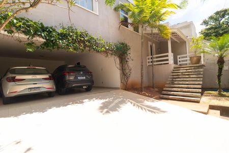 Casa para alugar com 618m², 4 quartos e 4 vagas Casa para alugar com 618m², 4 quartos e 4 vagasGaragem