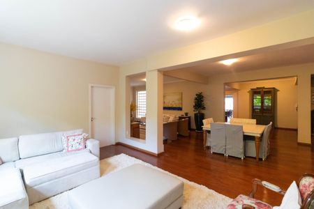 Casa para alugar com 618m², 4 quartos e 4 vagas Casa para alugar com 618m², 4 quartos e 4 vagasSala 2