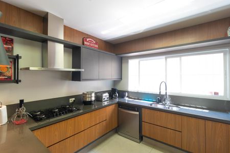 Casa para alugar com 618m², 4 quartos e 4 vagas Casa para alugar com 618m², 4 quartos e 4 vagasCozinha