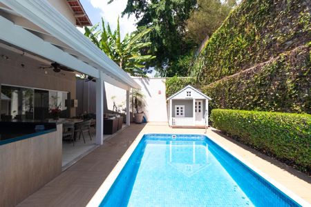 Casa para alugar com 618m², 4 quartos e 4 vagas Casa para alugar com 618m², 4 quartos e 4 vagasPiscina