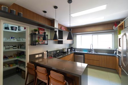 Casa para alugar com 618m², 4 quartos e 4 vagas Casa para alugar com 618m², 4 quartos e 4 vagasCozinha