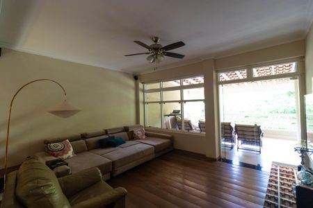 Casa para alugar com 618m², 4 quartos e 4 vagas Casa para alugar com 618m², 4 quartos e 4 vagasSala de Estar