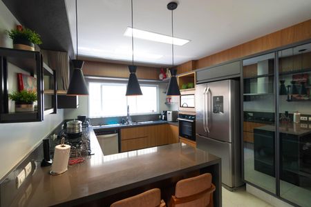 Casa para alugar com 618m², 4 quartos e 4 vagas Casa para alugar com 618m², 4 quartos e 4 vagasCozinha