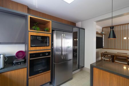 Casa para alugar com 618m², 4 quartos e 4 vagas Casa para alugar com 618m², 4 quartos e 4 vagasCozinha