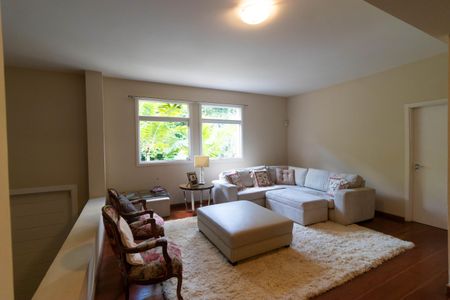 Casa para alugar com 618m², 4 quartos e 4 vagas Casa para alugar com 618m², 4 quartos e 4 vagasSala 2