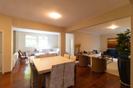 Casa para alugar com 618m², 4 quartos e 4 vagas Casa para alugar com 618m², 4 quartos e 4 vagasSala de Jantar