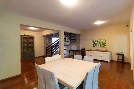 Casa para alugar com 618m², 4 quartos e 4 vagas Casa para alugar com 618m², 4 quartos e 4 vagasSala de Jantar