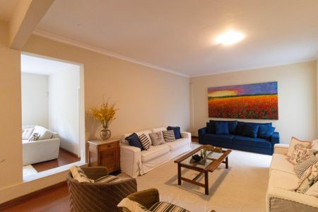 Casa para alugar com 618m², 4 quartos e 4 vagas Casa para alugar com 618m², 4 quartos e 4 vagasSala1