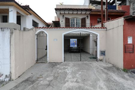 Casa para alugar com 200m², 2 quartos e 2 vagas Casa para alugar com 200m², 2 quartos e 2 vagasFachada