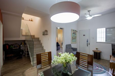 Casa à venda com 198m², 3 quartos e 1 vaga Casa à venda com 198m², 3 quartos e 1 vagaSala