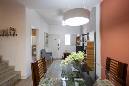 Casa à venda com 198m², 3 quartos e 1 vaga Casa à venda com 198m², 3 quartos e 1 vagaSala