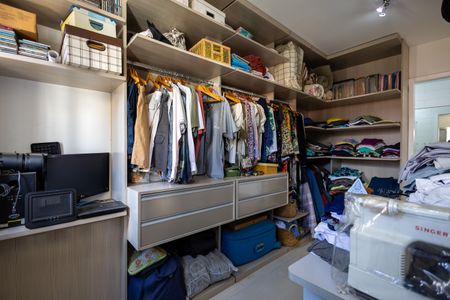 Casa à venda com 198m², 3 quartos e 1 vaga Casa à venda com 198m², 3 quartos e 1 vagaCloset da Suíte