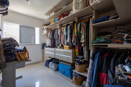 Casa à venda com 198m², 3 quartos e 1 vaga Casa à venda com 198m², 3 quartos e 1 vagaCloset da Suíte