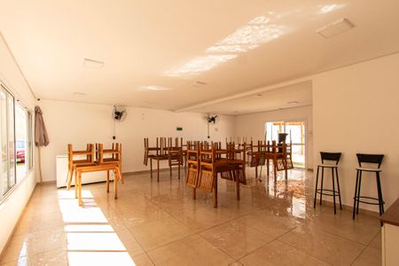 Apartamento para alugar com 50m², 2 quartos e 1 vaga Apartamento para alugar com 50m², 2 quartos e 1 vagaÁrea comum - Salão de festas