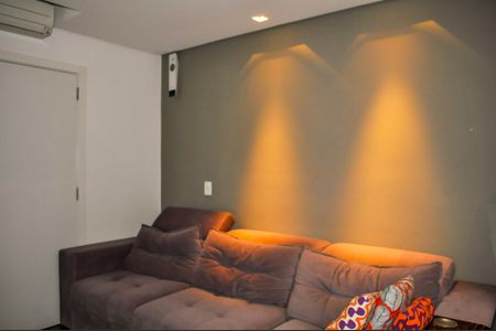 Casa de condomínio à venda com 458m², 5 quartos e 4 vagas Casa de condomínio à venda com 458m², 5 quartos e 4 vagasSala