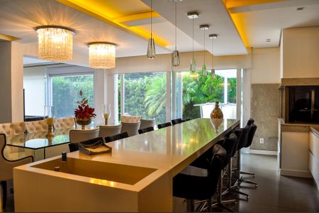 Casa de condomínio à venda com 458m², 5 quartos e 4 vagas Casa de condomínio à venda com 458m², 5 quartos e 4 vagasCozinha