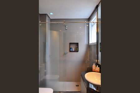 Casa de condomínio à venda com 458m², 5 quartos e 4 vagas Casa de condomínio à venda com 458m², 5 quartos e 4 vagasBanheiro/Suíte 2