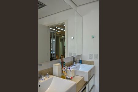 Casa de condomínio à venda com 458m², 5 quartos e 4 vagas Casa de condomínio à venda com 458m², 5 quartos e 4 vagasBanheiro/Suíte 4