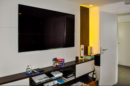 Casa de condomínio à venda com 458m², 5 quartos e 4 vagas Casa de condomínio à venda com 458m², 5 quartos e 4 vagasSala