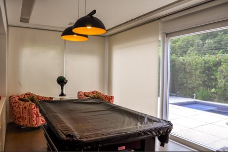 Casa de condomínio à venda com 458m², 5 quartos e 4 vagas Casa de condomínio à venda com 458m², 5 quartos e 4 vagasSala