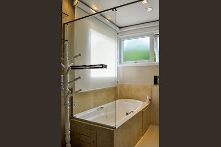 Casa de condomínio à venda com 458m², 5 quartos e 4 vagas Casa de condomínio à venda com 458m², 5 quartos e 4 vagasBanheiro/Suíte 4