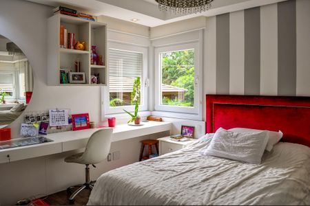 Casa de condomínio à venda com 458m², 5 quartos e 4 vagas Casa de condomínio à venda com 458m², 5 quartos e 4 vagasSuíte 3