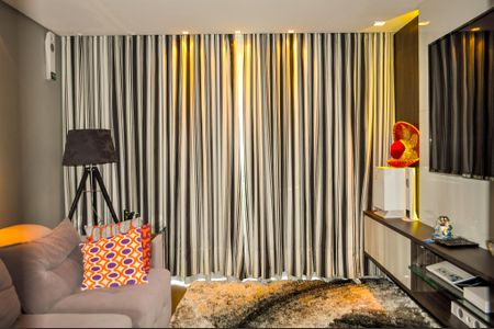 Casa de condomínio à venda com 458m², 5 quartos e 4 vagas Casa de condomínio à venda com 458m², 5 quartos e 4 vagasSala