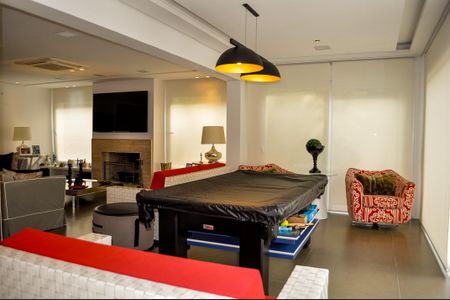 Casa de condomínio à venda com 458m², 5 quartos e 4 vagas Casa de condomínio à venda com 458m², 5 quartos e 4 vagasSala