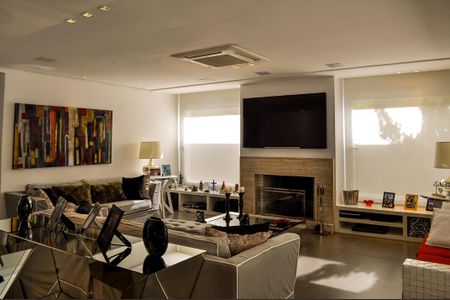 Casa de condomínio à venda com 458m², 5 quartos e 4 vagas Casa de condomínio à venda com 458m², 5 quartos e 4 vagasSala