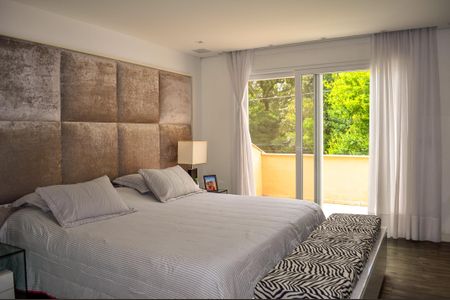 Casa de condomínio à venda com 458m², 5 quartos e 4 vagas Casa de condomínio à venda com 458m², 5 quartos e 4 vagasSuíte 4