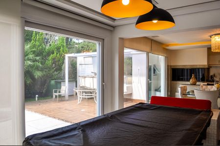 Casa de condomínio à venda com 458m², 5 quartos e 4 vagas Casa de condomínio à venda com 458m², 5 quartos e 4 vagasSala