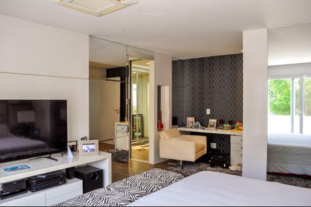 Casa de condomínio à venda com 458m², 5 quartos e 4 vagas Casa de condomínio à venda com 458m², 5 quartos e 4 vagasSuíte 4