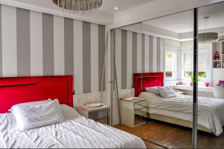 Casa de condomínio à venda com 458m², 5 quartos e 4 vagas Casa de condomínio à venda com 458m², 5 quartos e 4 vagasSuíte 3