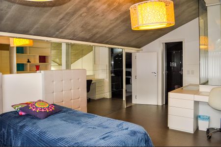 Casa de condomínio à venda com 458m², 5 quartos e 4 vagas Casa de condomínio à venda com 458m², 5 quartos e 4 vagasSuíte 5