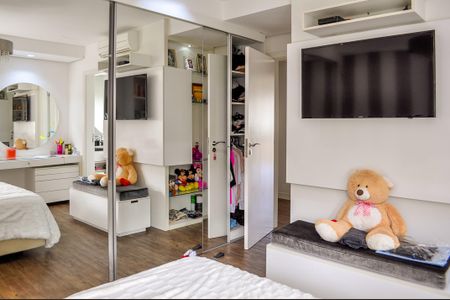 Casa de condomínio à venda com 458m², 5 quartos e 4 vagas Casa de condomínio à venda com 458m², 5 quartos e 4 vagasSuíte 3