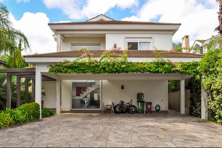 Casa de condomínio à venda com 458m², 5 quartos e 4 vagas Casa de condomínio à venda com 458m², 5 quartos e 4 vagasFachada