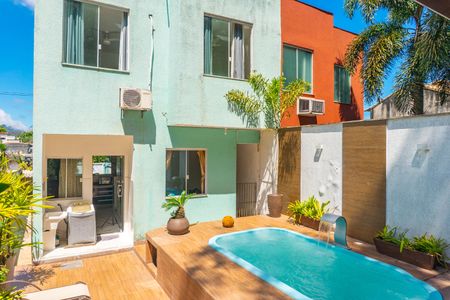 Casa à venda com 140m², 4 quartos e 2 vagas Casa à venda com 140m², 4 quartos e 2 vagasPiscina