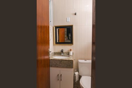 Casa à venda com 140m², 4 quartos e 2 vagas Casa à venda com 140m², 4 quartos e 2 vagasBanheiro Social