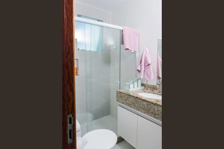 Casa à venda com 140m², 4 quartos e 2 vagas Casa à venda com 140m², 4 quartos e 2 vagasBanheiro da Suíte