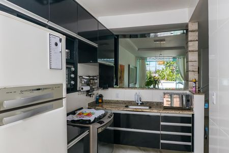 Casa à venda com 140m², 4 quartos e 2 vagas Casa à venda com 140m², 4 quartos e 2 vagasCozinha