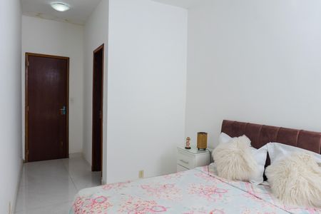 Casa à venda com 140m², 4 quartos e 2 vagas Casa à venda com 140m², 4 quartos e 2 vagasSuíte 2