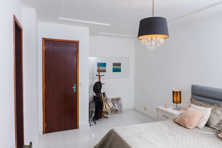 Casa à venda com 140m², 4 quartos e 2 vagas Casa à venda com 140m², 4 quartos e 2 vagasSuíte