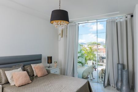 Casa à venda com 140m², 4 quartos e 2 vagas Casa à venda com 140m², 4 quartos e 2 vagasSuíte