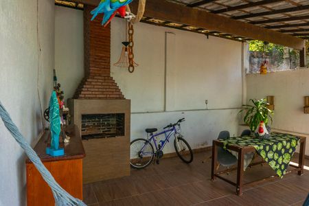 Casa à venda com 140m², 4 quartos e 2 vagas Casa à venda com 140m², 4 quartos e 2 vagasChurrasqueira