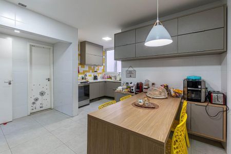 Apartamento à venda com 230m², 3 quartos e 1 vaga