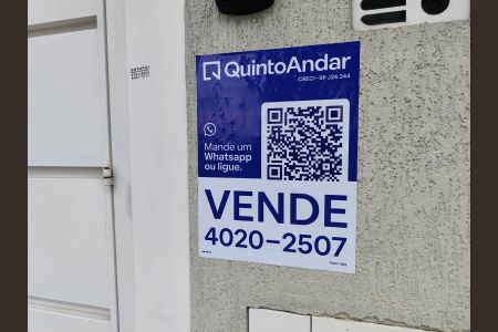 Casa à venda com 113m², 3 quartos e 2 vagas Casa à venda com 113m², 3 quartos e 2 vagasFachada + Placa