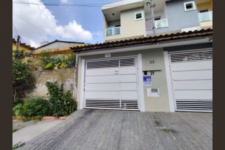Casa à venda com 113m², 3 quartos e 2 vagas Casa à venda com 113m², 3 quartos e 2 vagasFachada + Placa